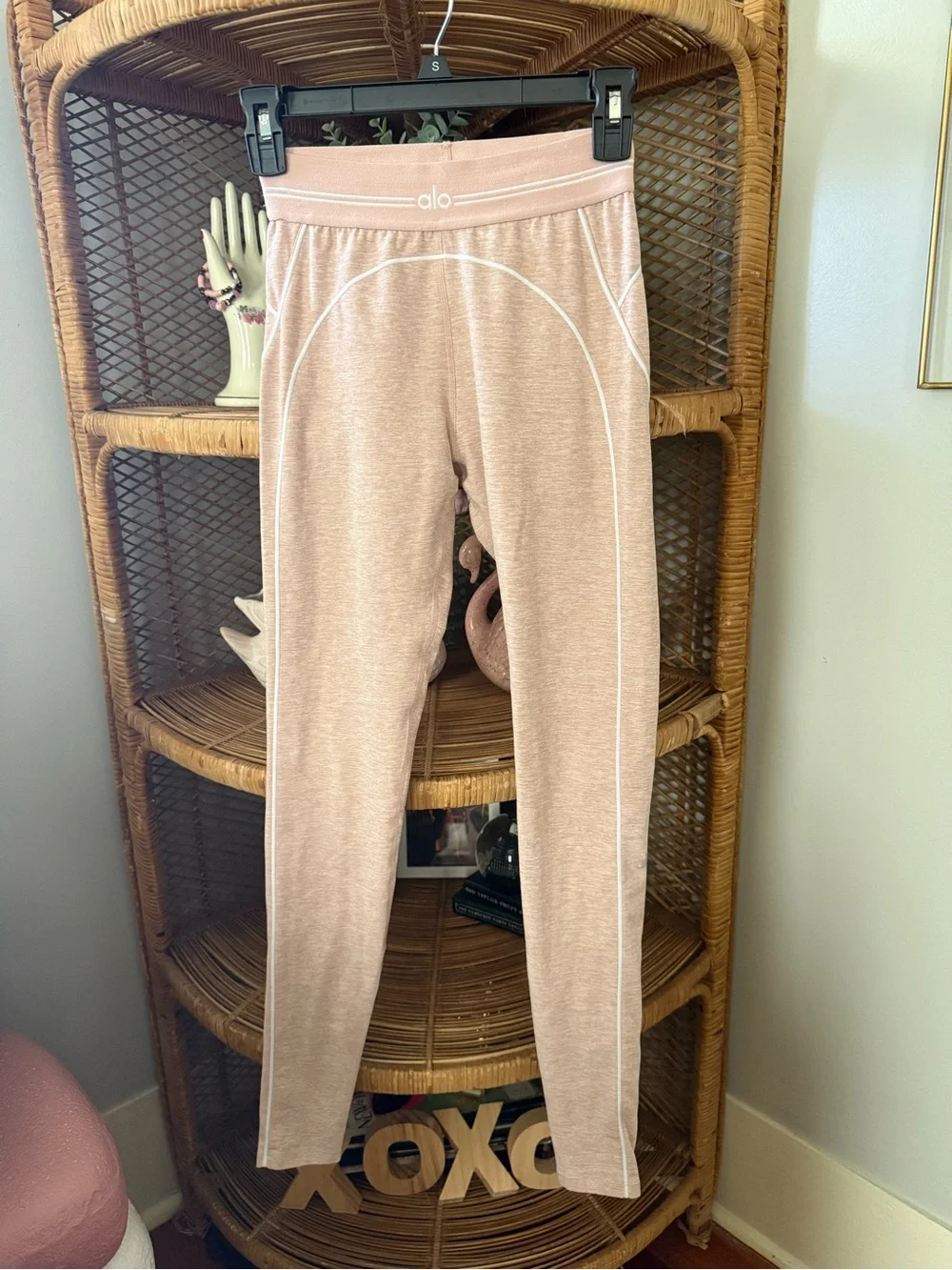 NWOT ALO Yoga Pink Quartz Heart Throb Leggings